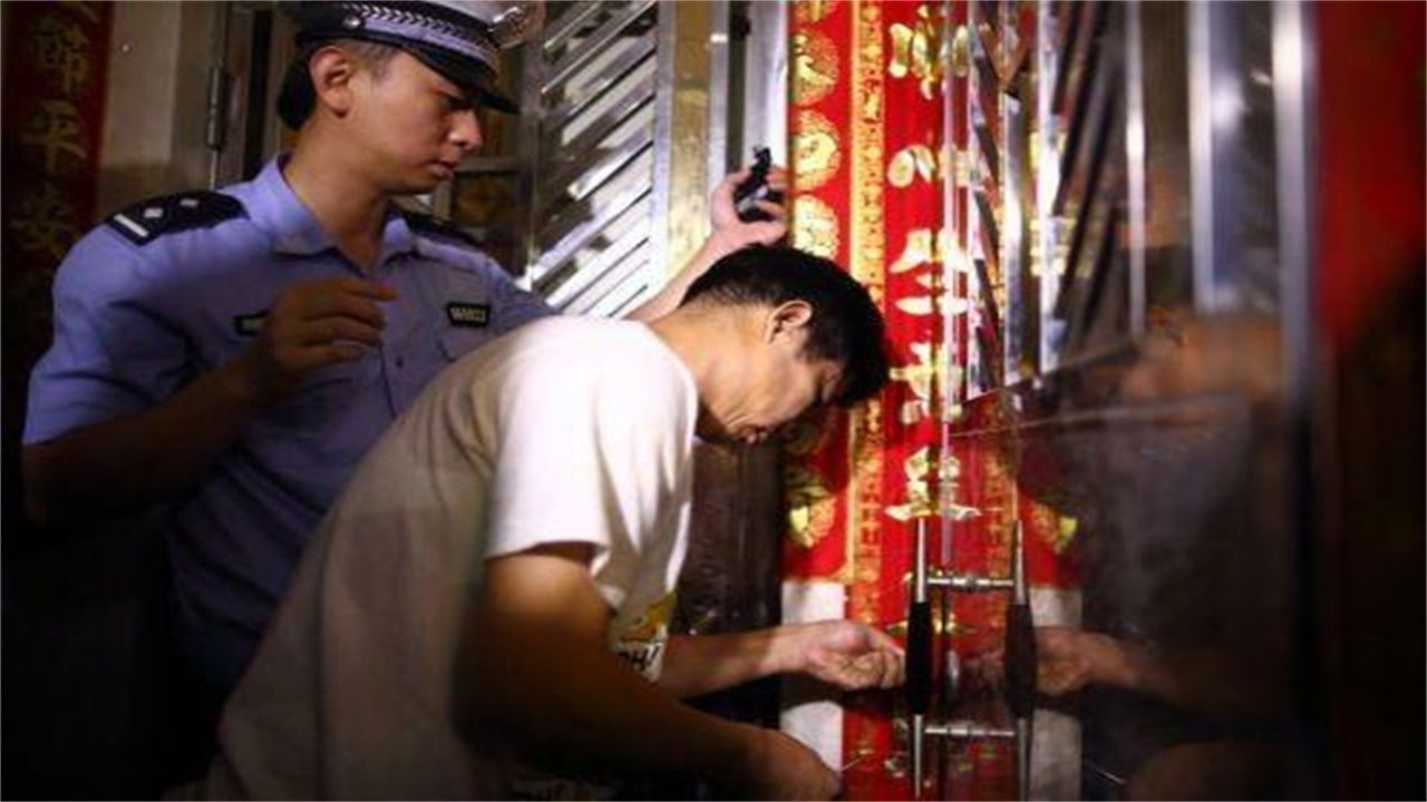 长田乡请开锁师傅开了锁后，师傅